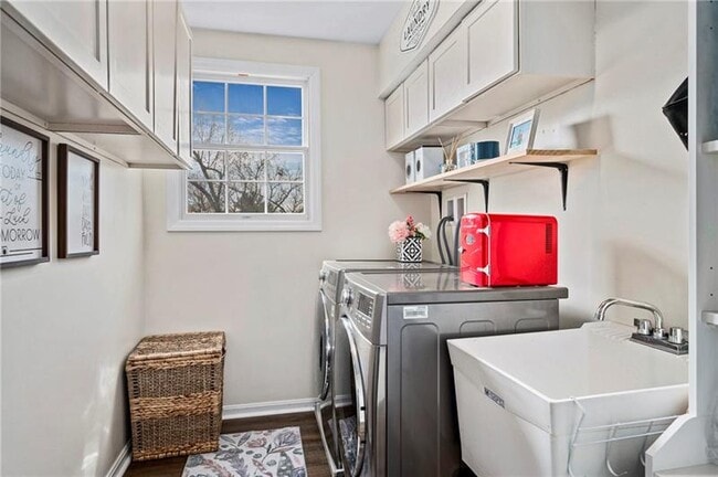 Building Photo - 8025 Jordan Ct