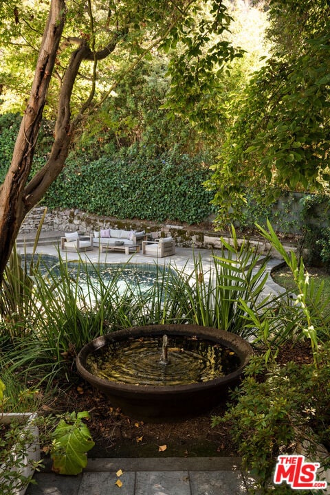 Building Photo - 2410 Nichols Canyon Rd