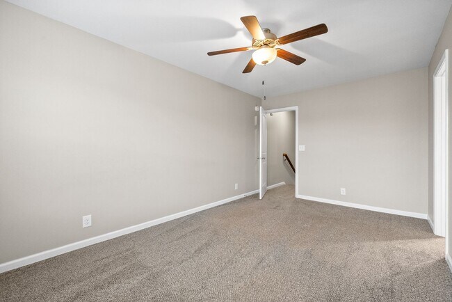 Building Photo - Updated Townhome near Tennova Hospital