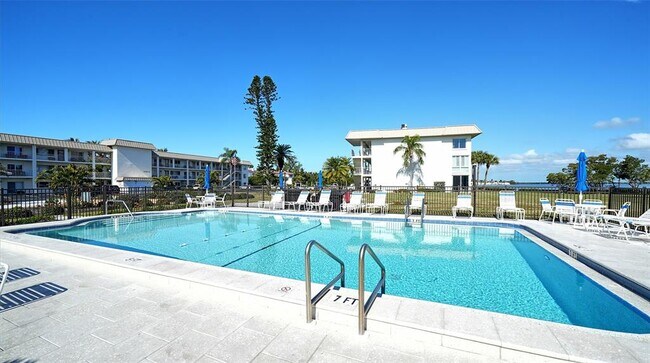 Building Photo - 3330 Gulf of Mexico Dr