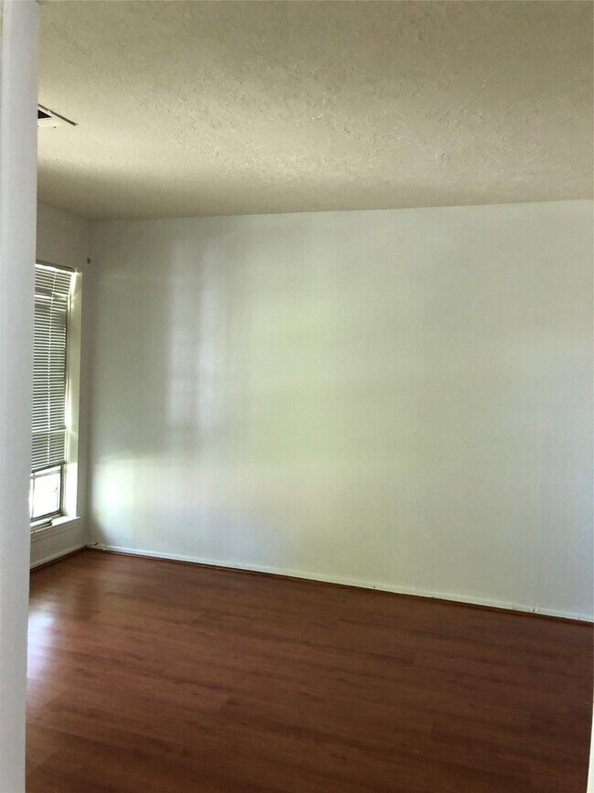 Building Photo - 8807 Edgemoor Dr