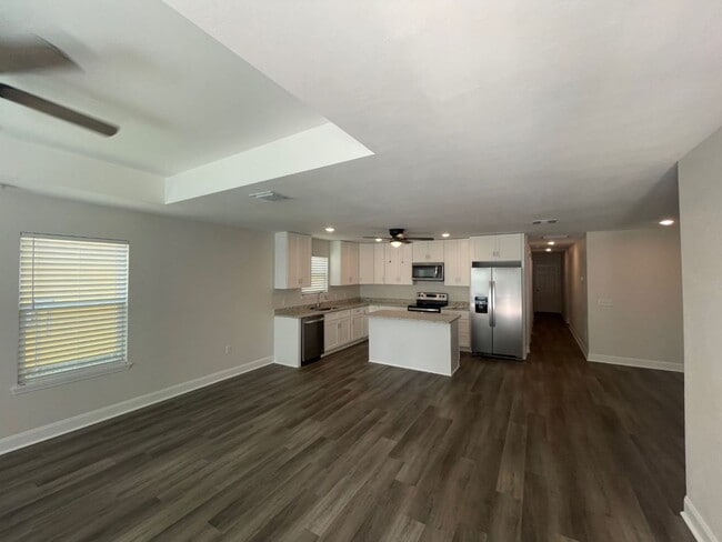 Building Photo - 3/2 in Turkey Creek!