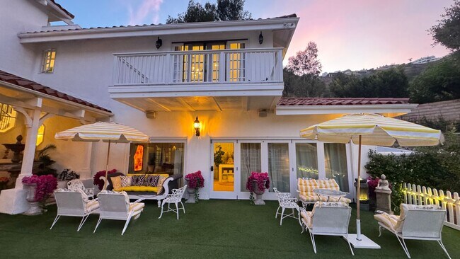Building Photo - 1423 Floresta Pl