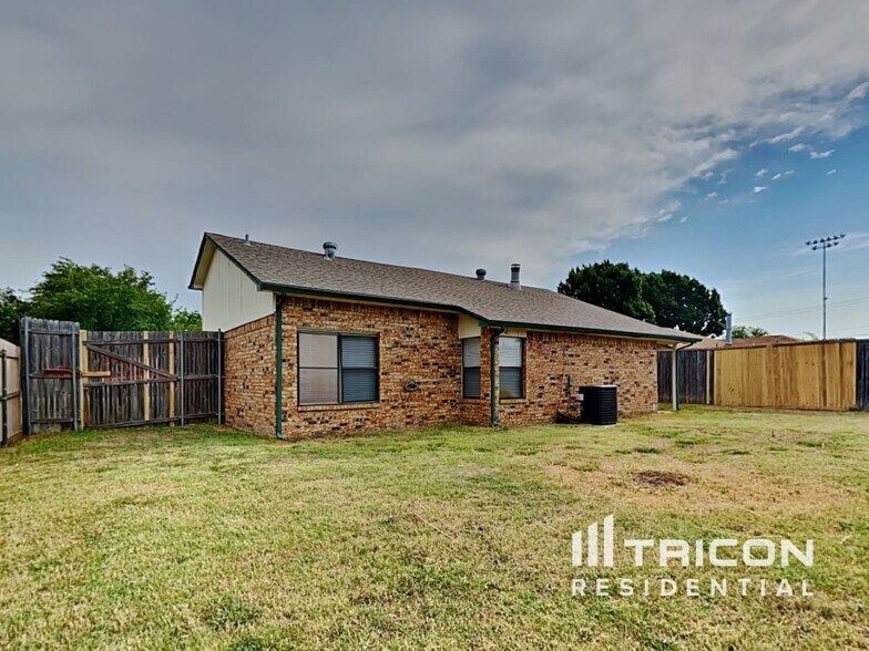 Building Photo - 3521 Kirby Creek Dr