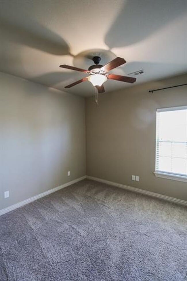 Building Photo - Gorgeous 2300+ feet house!