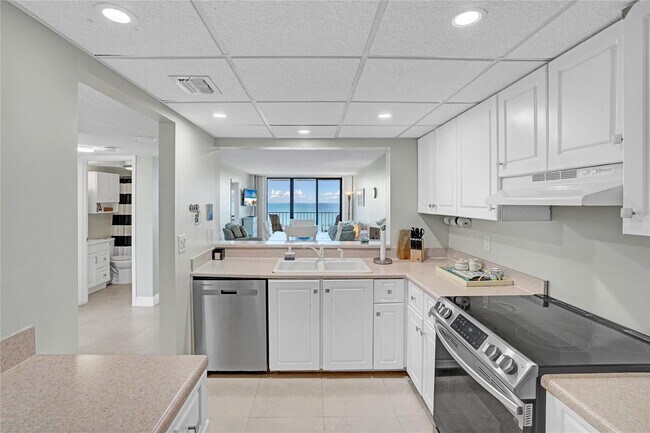 Building Photo - 4200 N Hwy A1A