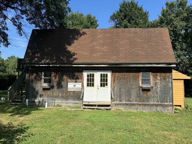 Building Photo - Cute Farm Cottage Enon Valley