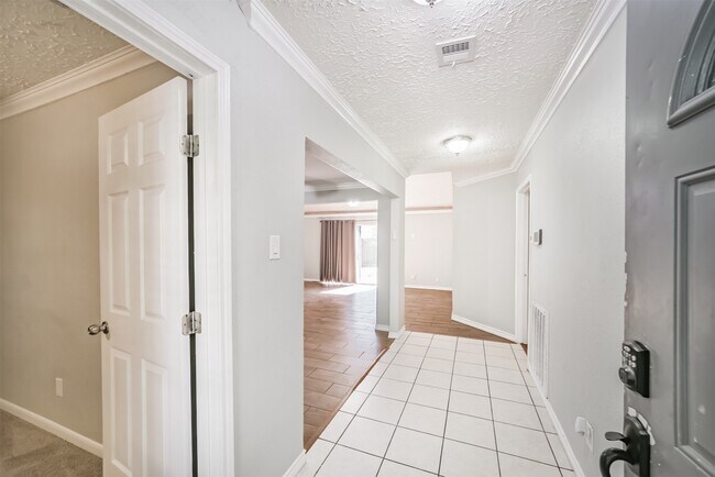 Building Photo - 22203 Fincastle Dr