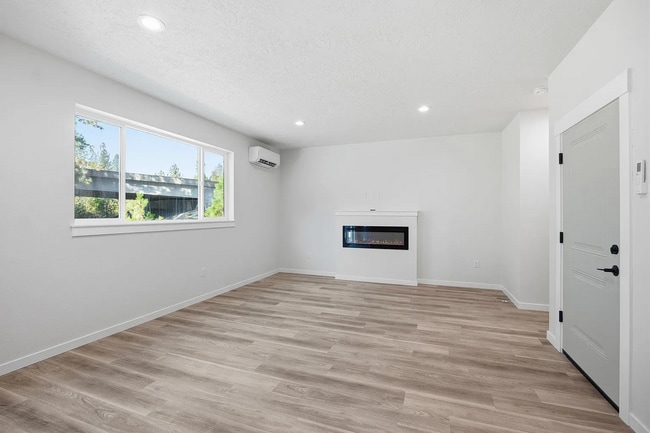 Building Photo - Stylish New Duplex with Scenic Surroundings