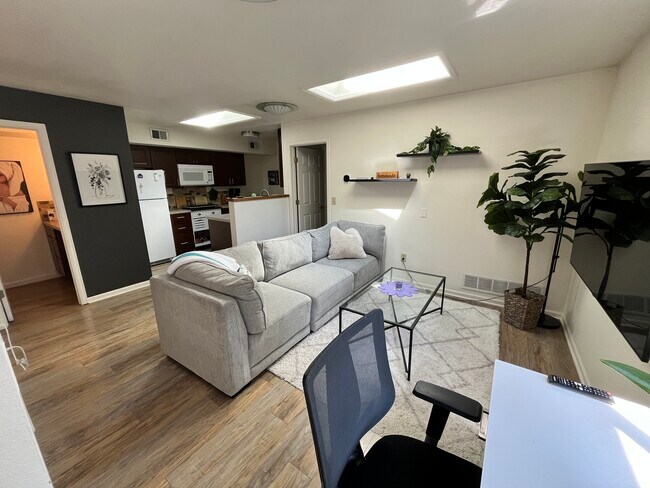 Building Photo - 1526 Whedbee St