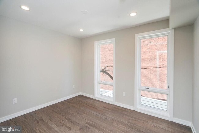 Building Photo - 1701 Bainbridge St
