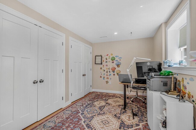 Building Photo - 130 Black Horse Pl
