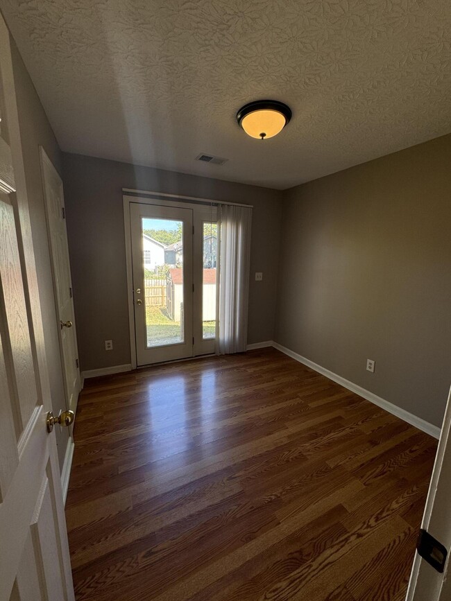 Building Photo - 889 Revere Run Dr
