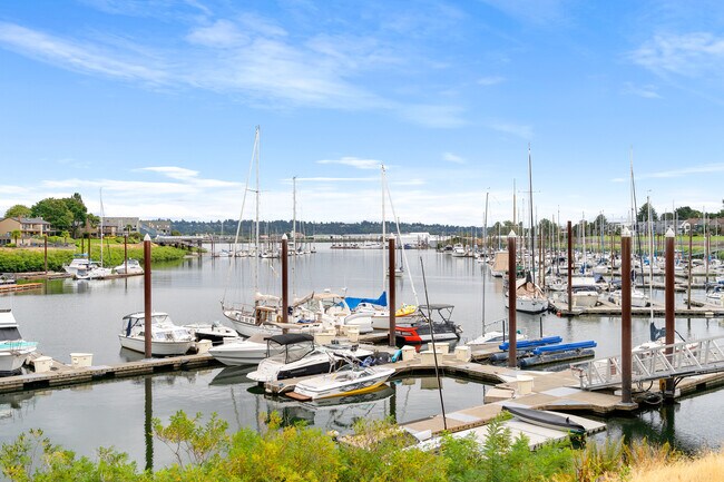 Building Photo - 549 N Tomahawk Island Dr