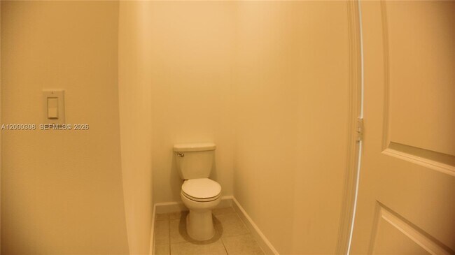 Building Photo - 4612 Hollister Ave