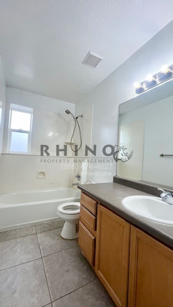 Building Photo - 1285 W 500 N