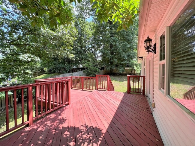 Building Photo - BEAUTIFUL 3 BEDROOM, 2 BATH RANCH HOME IN ...
