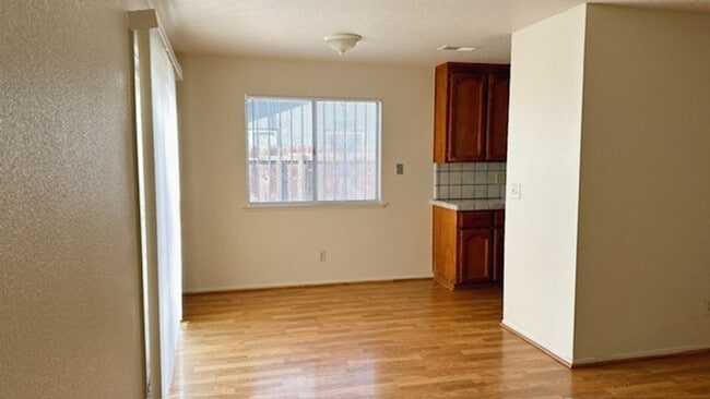 Building Photo - Walking distance to San Joaquin Elementary