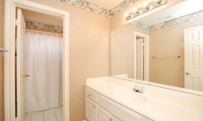 Building Photo - 7502 Holly Ct Estates Dr