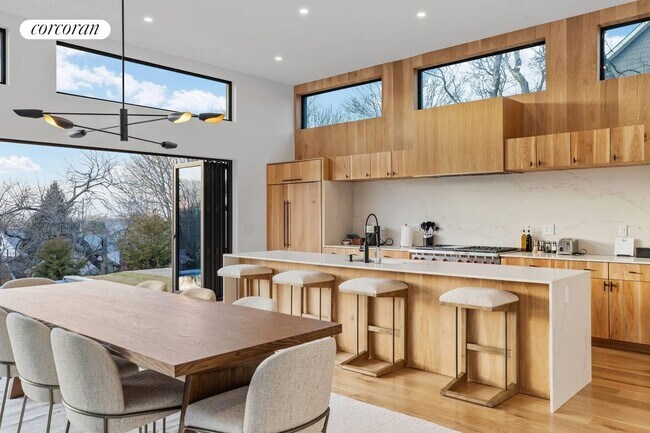 Building Photo - 21 S Edin St