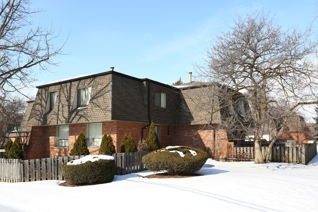 Primary Photo - Cobblestone Court Condominiums
