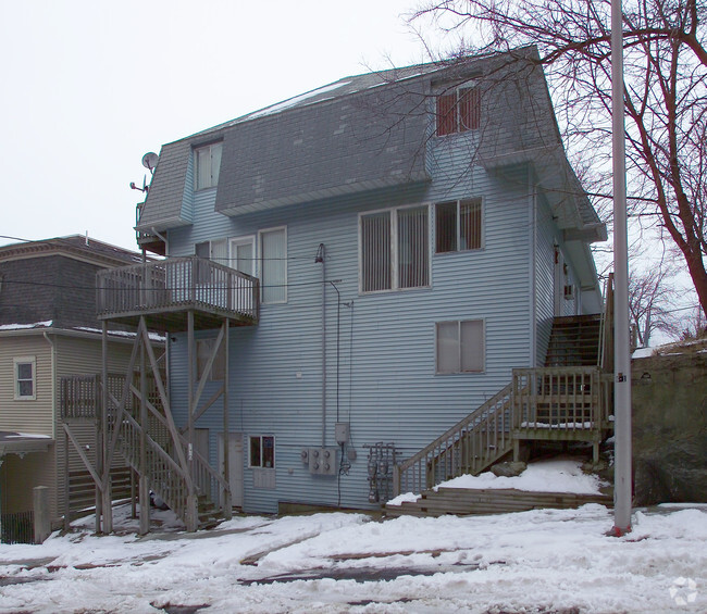 Building Photo - 170 Locust St