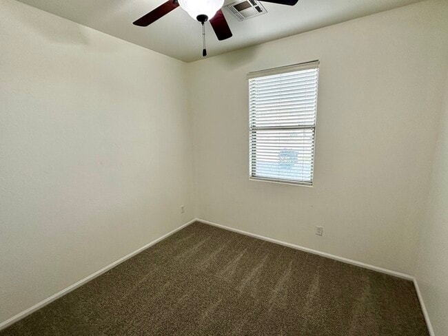 Building Photo - 971 S Deerfield Ln