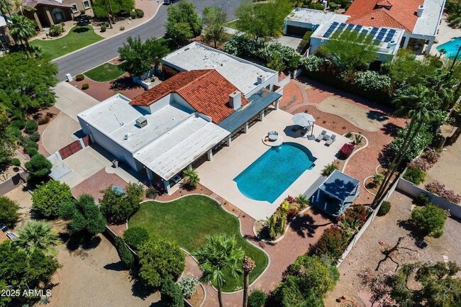 Building Photo - 7363 E Paradise Dr