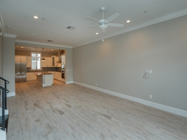 Building Photo - 665 E Jackson St