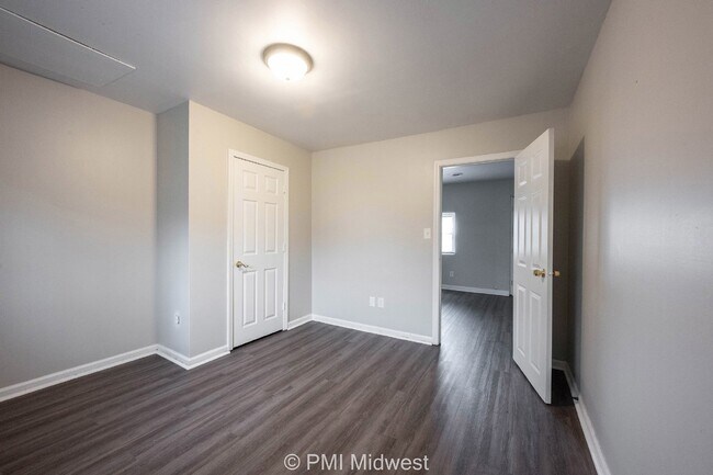 Building Photo - Modern Duplex in Prime Location - Perfect Rental Opportunity in Indianapolis!