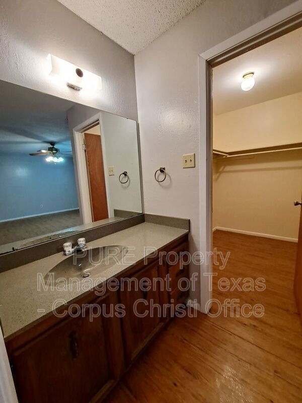 Building Photo - 5001 Middlecoff Cir