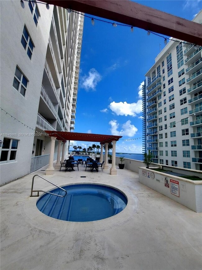 Building Photo - 1200 Brickell Bay Dr