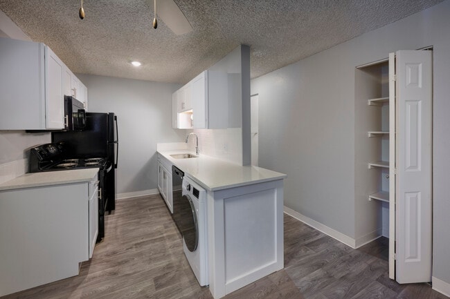 Renovated Kitchen W/WD - Reserve at Water Tower Village