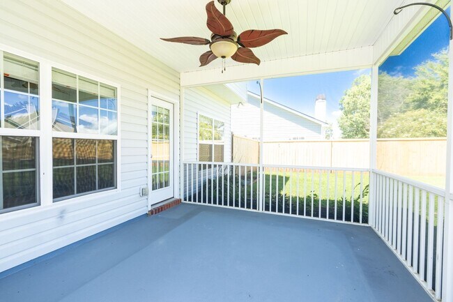 Building Photo - Spacious Living Meets Southern Comfort!