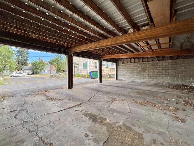 Building Photo - 176 S Chestnut St