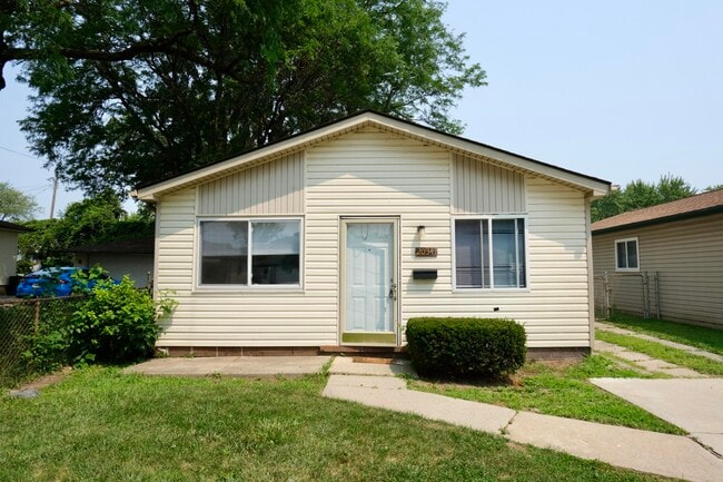 Primary Photo - 20341 Rosedale St