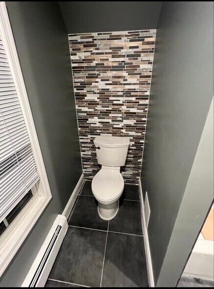 Building Photo - 229 David St