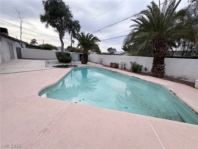 Building Photo - 5504 W Bartlett Ave