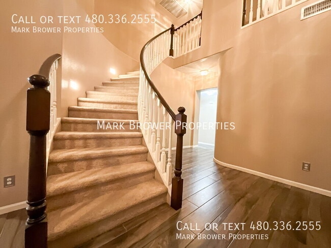 Building Photo - 380 W. Roadrunner Dr.