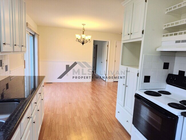 Building Photo - 312 Lakeshore Dr