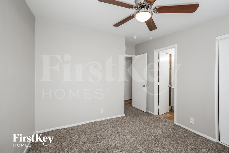 Building Photo - 4747 Everman Dr