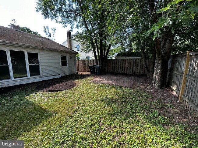 Building Photo - 1700 Sadlers Wells Dr