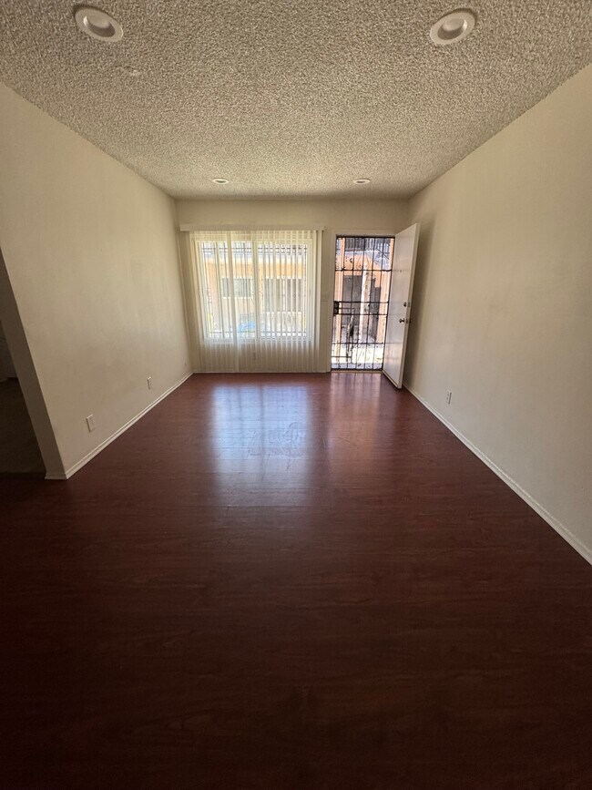 Building Photo - 10630 S Crenshaw Blvd