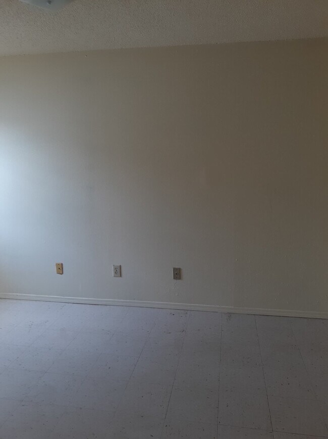 Building Photo - "Charming 2-Bedroom Retreat in Bono – Cozy 710 Sq. Ft. Apartment Awaits!"