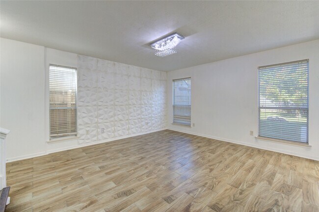 Building Photo - 19334 Strathmore Pl Ln