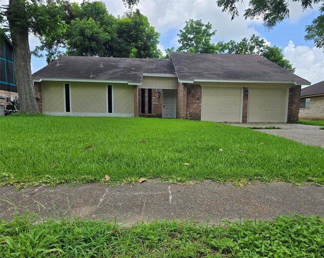 Primary Photo - 204 Huckleberry Dr