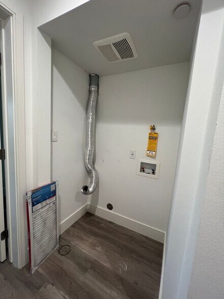 Building Photo - 10324 Mt Gleason Ave