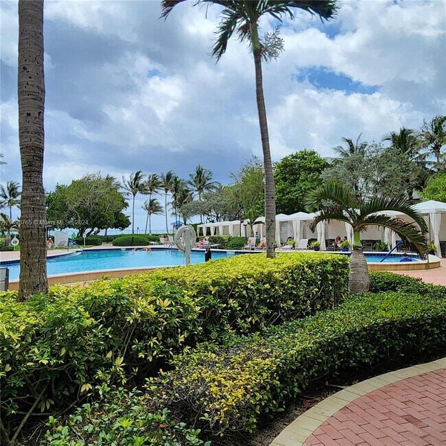 Building Photo - 3000 S Ocean Dr