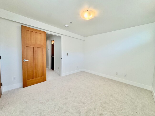 Building Photo - Stunning Fremont Townhome - Incredible Loc...
