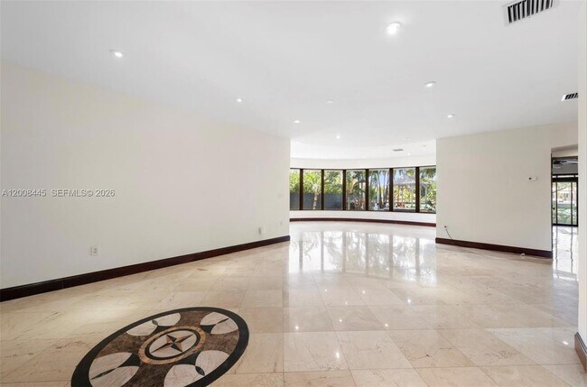 Building Photo - 540 S Shore Dr